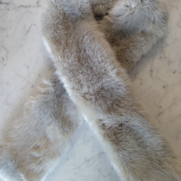 Restoration Hardware Luxe Faux Fur Scarf Grey Cream - Picture 4 of 8